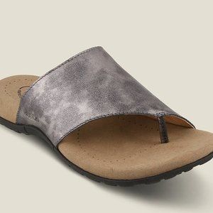 Taos Silver Vacation Sandal Size 9